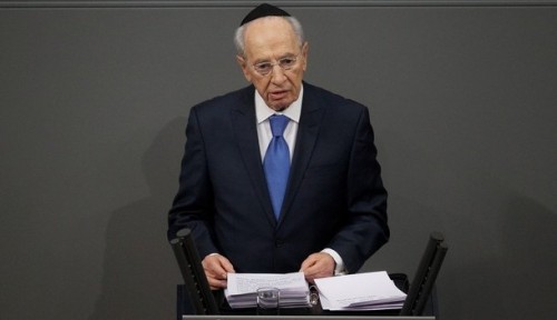 Shimon Peres discursando no Bundestag, o parlamento alemão. 