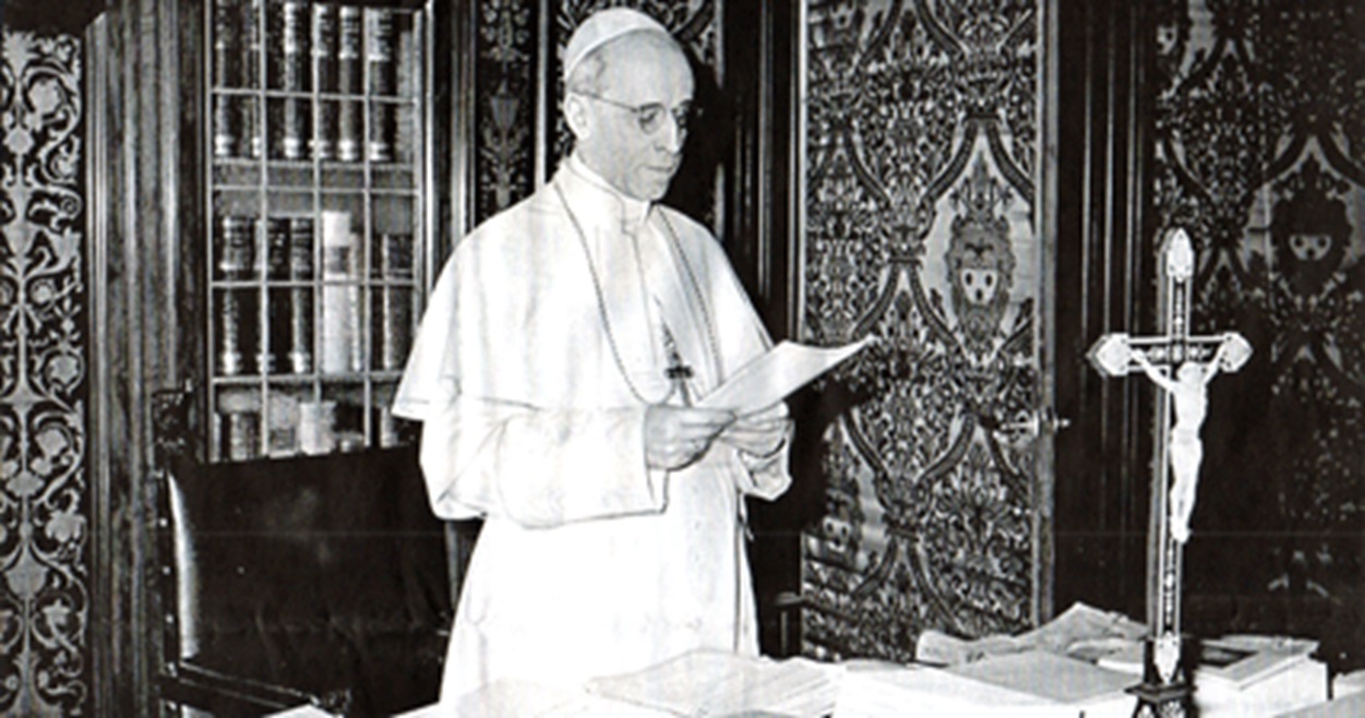 Pio XII o Papa de Hitler